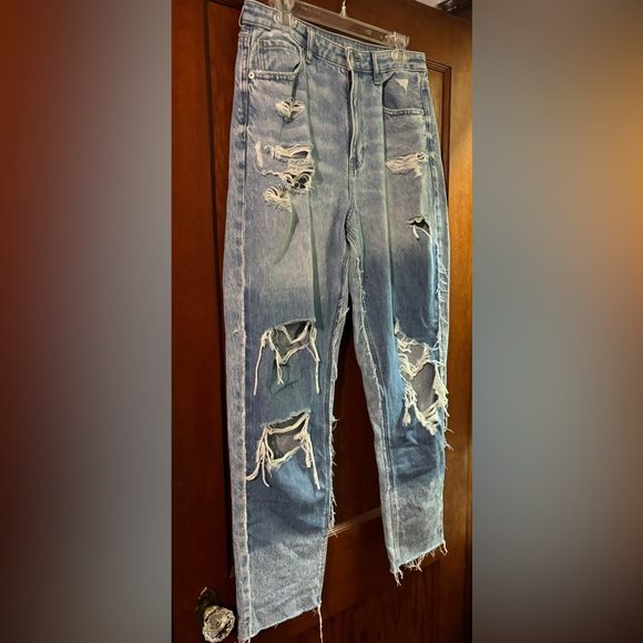 American Eagle Mom Jean - Picture 3 of 8